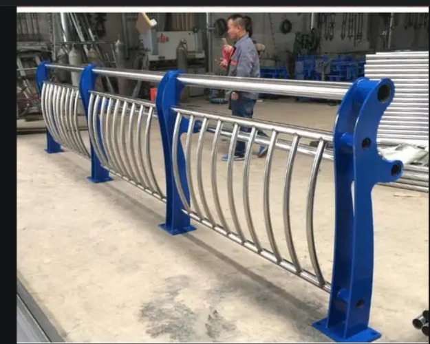 不銹鋼復(fù)合護(hù)欄